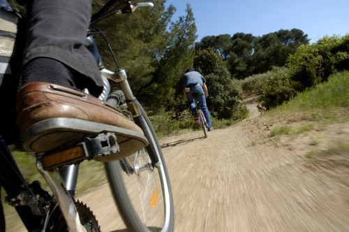 Un bărbat a murit în timp ce pedala alături de un grup de biciclişti, în Vrancea
