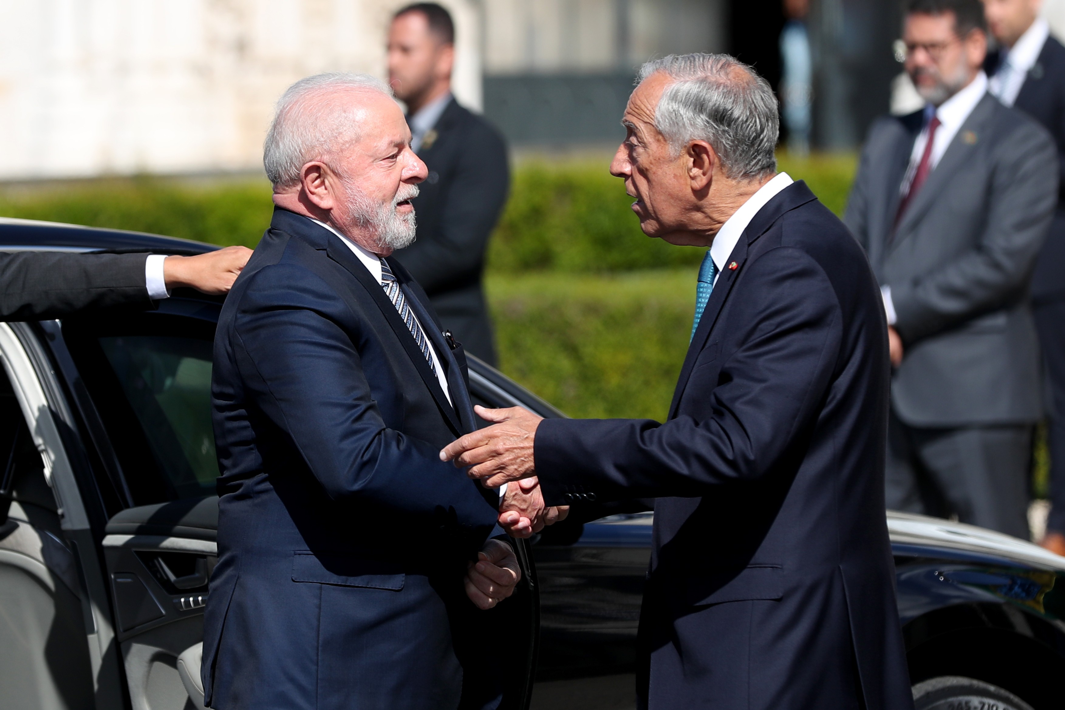Lula, primit cu protest de refugiații ucraineni din Portugalia. Liderul brazilian a încercat să-și justifice declarația controversată