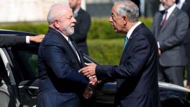 Lula da Silva strânge mâna președintelui Portugaliei