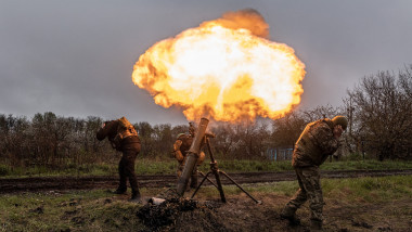 Ukrainian soldiers of the 57th Brigade fire a mortar in the direction of Bakhmut