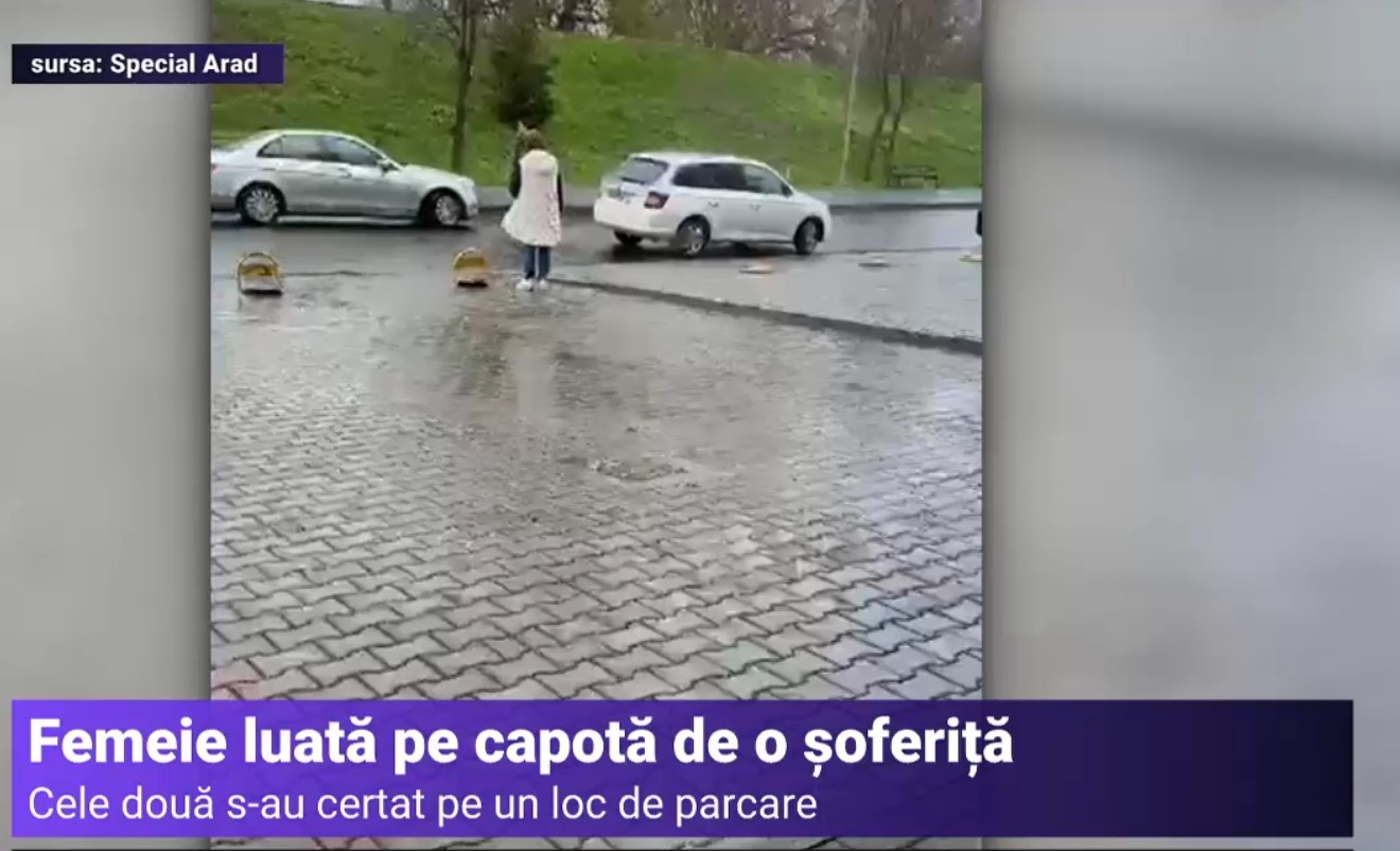VIDEO O șoferiță în vârstă de 65 de ani a luat pe capotă o femeie, după ce s-au certat pe un loc de parcare