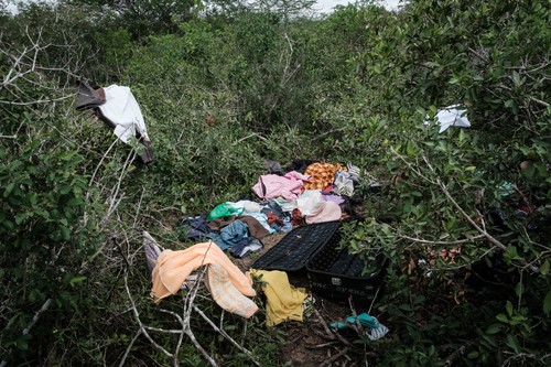 „Înfometați-vă și o să-l vedeți pe Iisus”. Zeci de cadavre ale adepţilor unei secte au fost descoperite într-o pădure din Kenya
