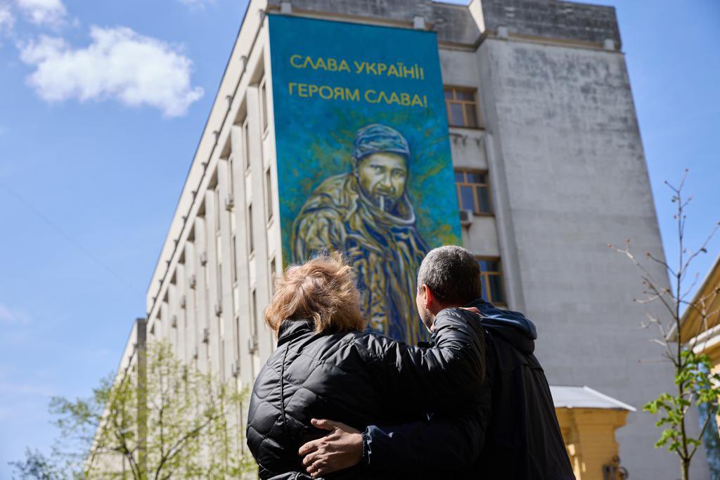 Un artist francez a realizat la Kiev o pictură murală cu soldatul executat de ruși în pădure, devenit simbolul al rezistenței Ucrainei