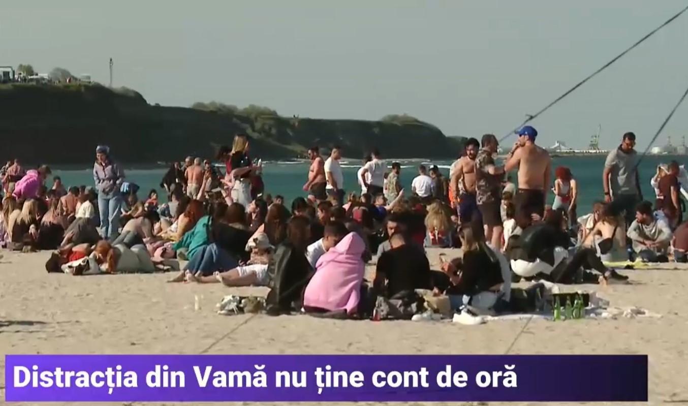 VIDEO Distracția din Vama Veche atinge astăzi punctul culminant: Turiștii se pregătesc pentru a treia noapte de petreceri
