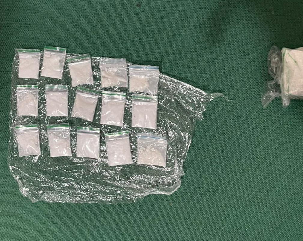 Cinci cetățeni străini reținuți în Mamaia pentru „trafic de droguri”. Asupra lor s-au găsit câteva grame de cocaină, ecstasy și canabis