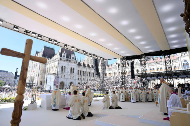 HUNGARY - POPE FRANCIS CELEBRATED A MASS AT KOSSUTH LAJOS ' S SQUARE IN BUDAPEST , HUNGARY- 2023/4/30