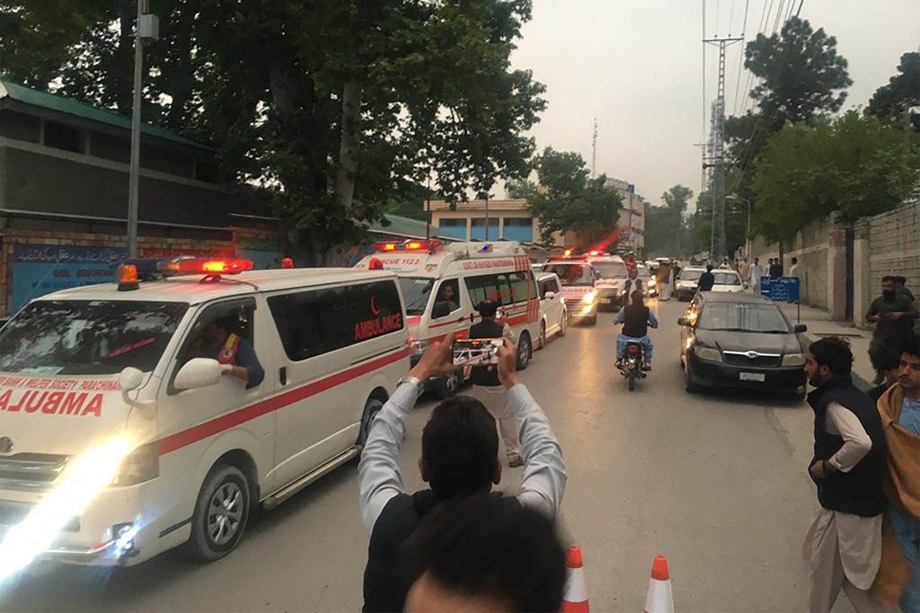 Cinci profesori și doi muncitori au fost uciși într-o școală din Pakistan