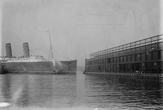 Passagierdampfer RMS Lusitania, Hudson River Piers, New York