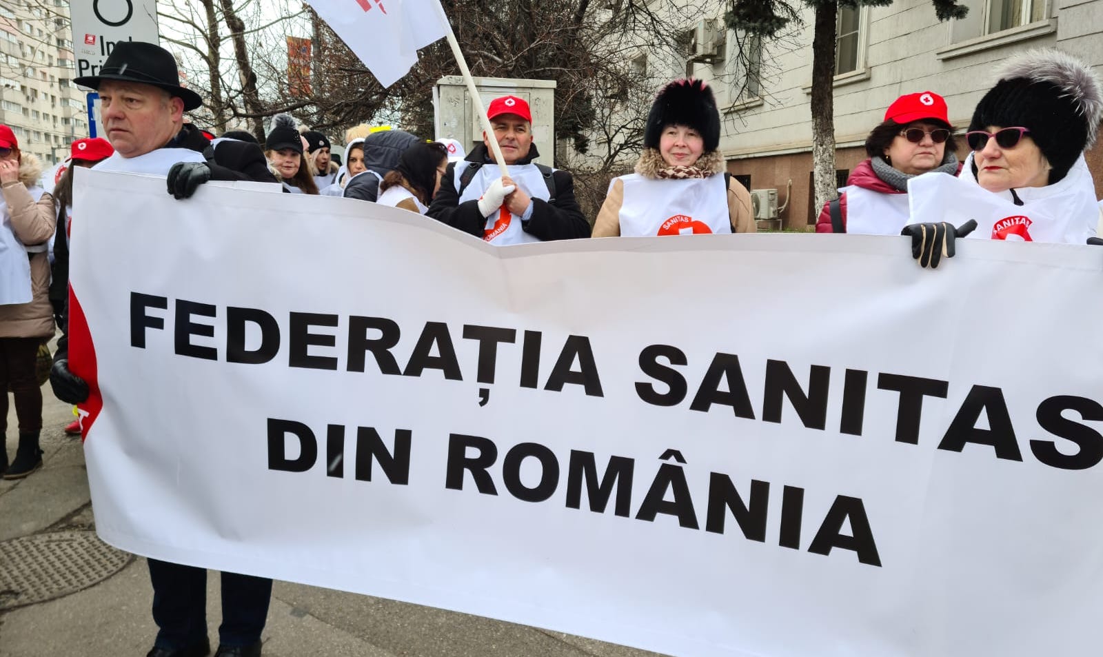 Preşedintele Federaţiei Sanitas acuză guvernul că pregăteşte o ordonanţă care prevede reducerea personalului din sistemul sanitar