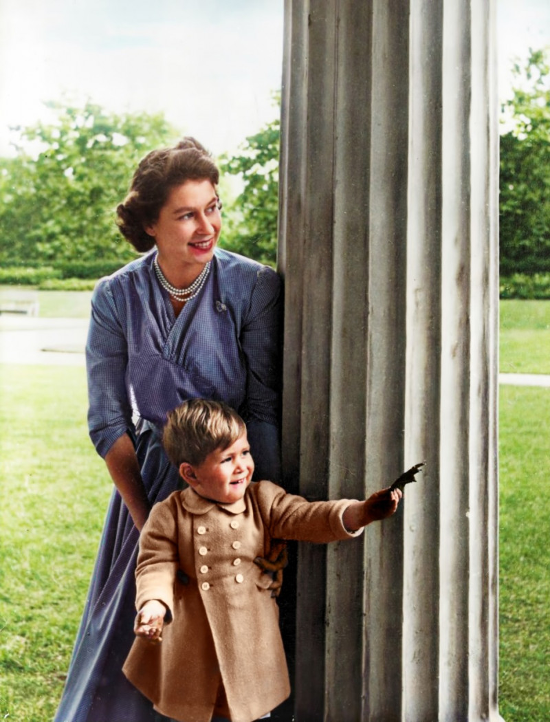 Elizabeth II and Charles / Photo 1950