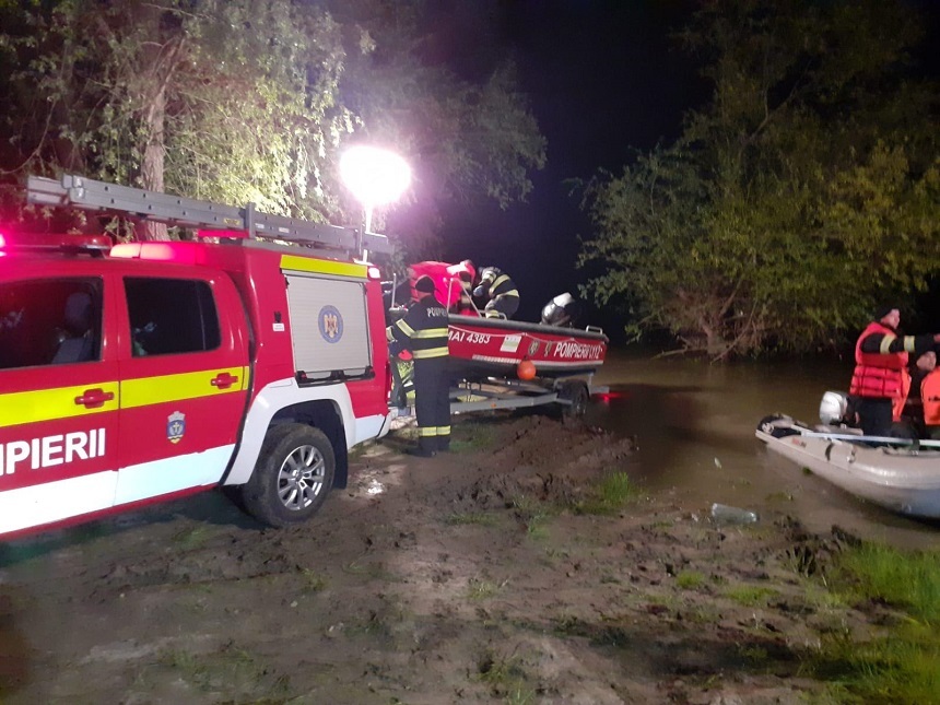 Două persoane au căzut în Lacul Snagov. Una a fost scoasă din apă de martori