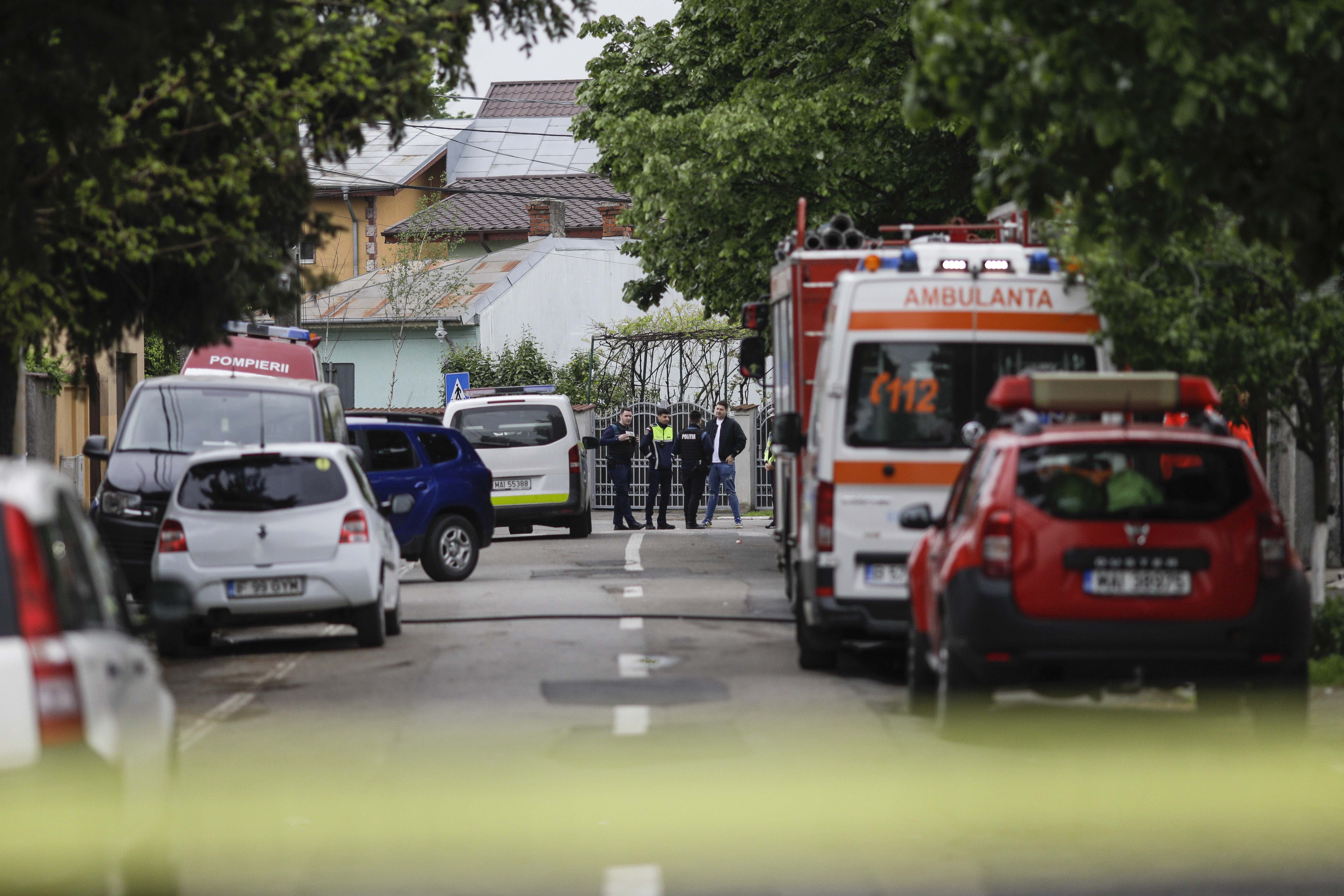 Filmul salvării fetiței pe care tatăl a ținut-o sechestrată 28 de ore. Bărbatul a fost reținut și este acuzat de trei infracțiuni