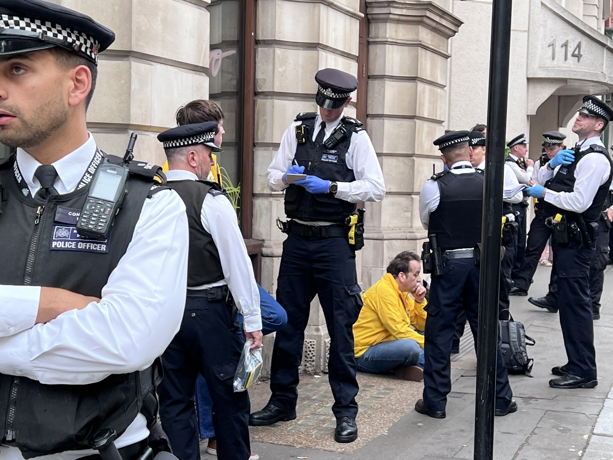 Liderul unei grupări antimonarhiste a fost arestat la Londra înainte de încoronarea Regelui Charles