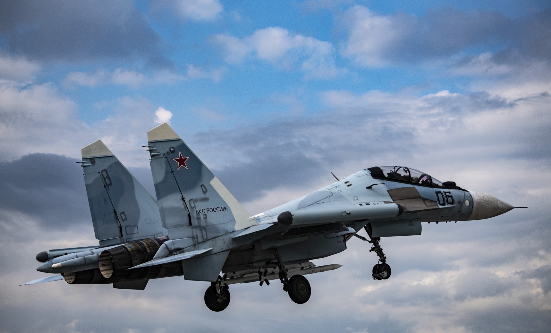 Incident grav lângă România. Un avion polonez a fost interceptat de un Suhoi rusesc și a fost aproape de prăbușire