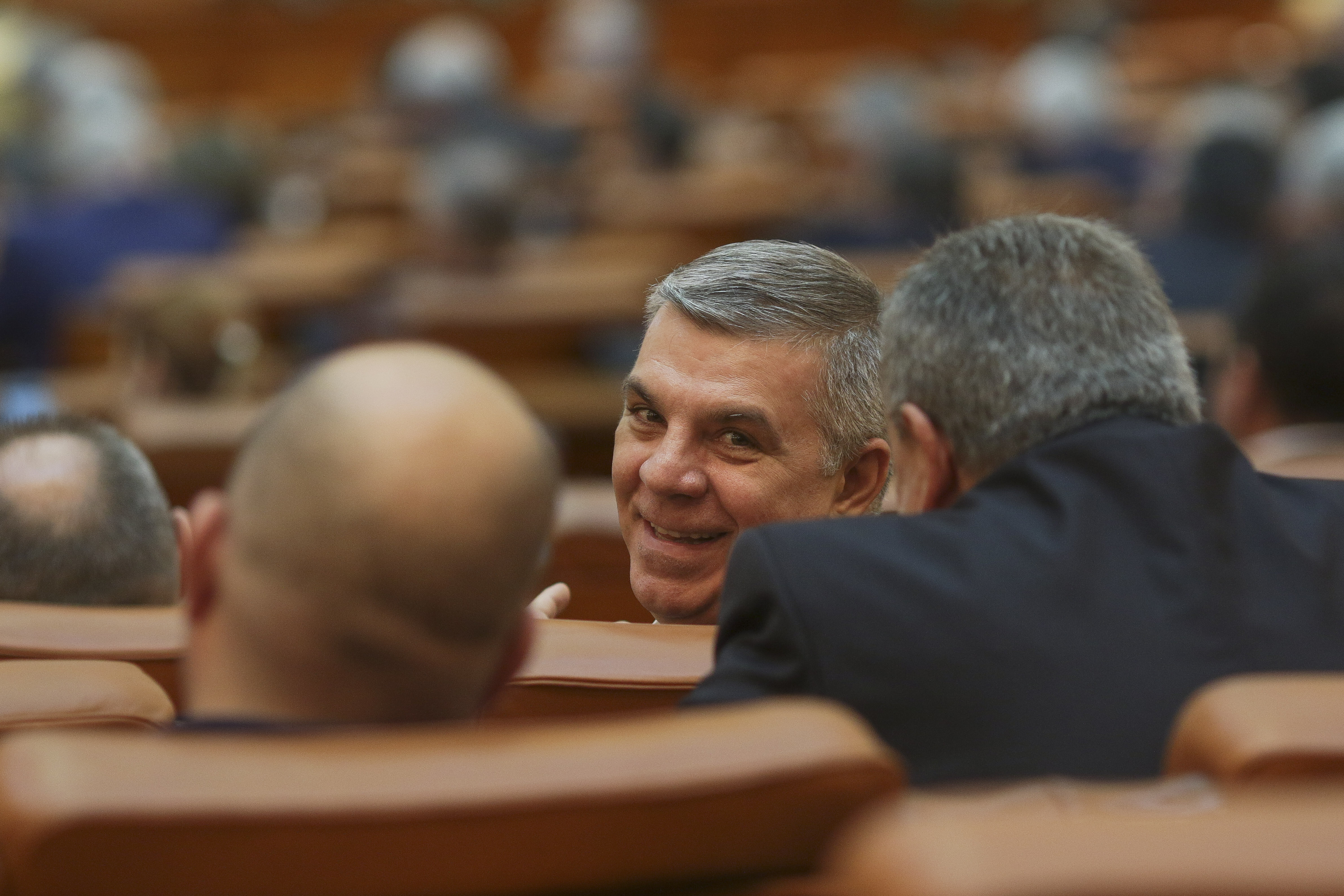 Parlamentul se reunește pentru a vota un nou președinte ANCOM. Valeriu Zgonea este unul dintre cei doi candidați