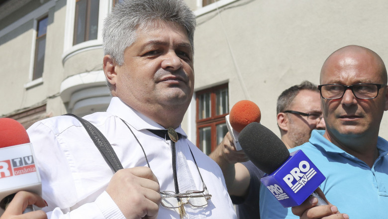 Florin Secureanu, condamnat definitiv la 3 ani şi 8 luni de închisoare. A fost ridicat de polițiști de acasă