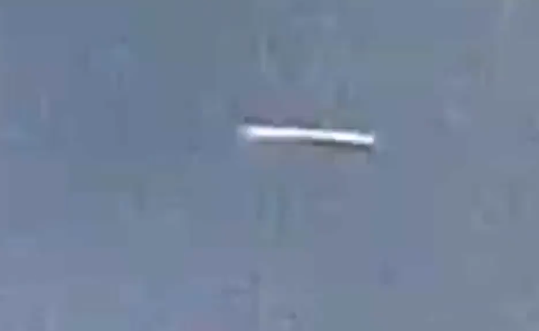 VIDEO. Un obiect zburător de formă cilindrică, filmat cu o dronă în Ungaria