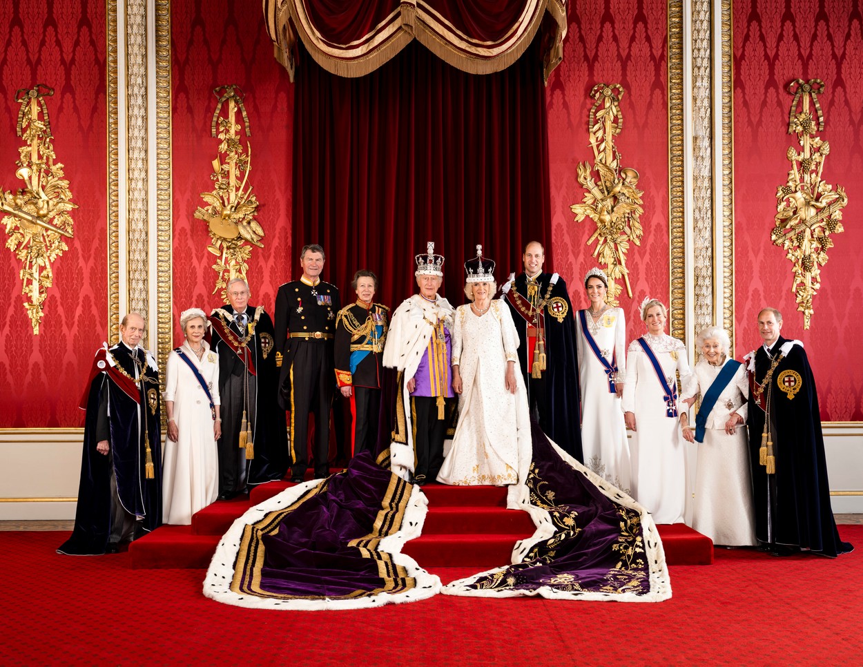 FOTO: Primele fotografii oficiale ale regelui Charles după încoronare