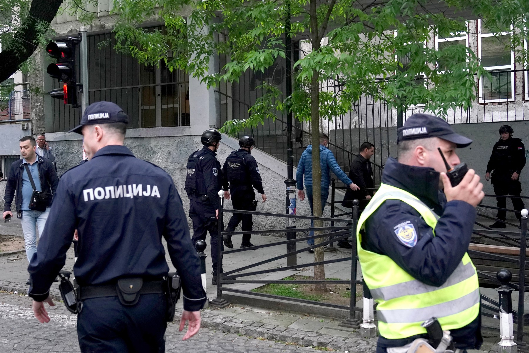 Un elev din Belgrad își făcuse listă cu criminali și învăța cum să facă o bombă. O discuție cu psihologul școlii a alertat FBI