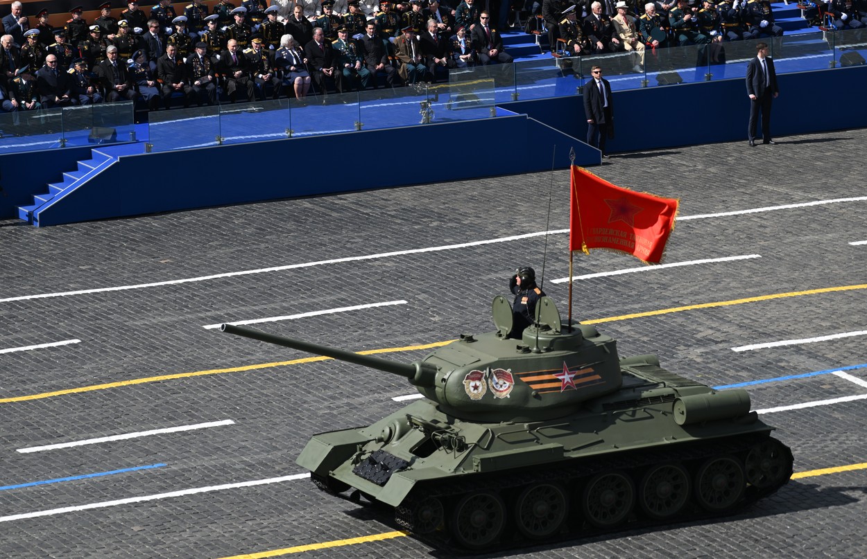 La parada militară a lui Putin din Piața Roșie a defilat un singur tanc. Modelul a fost folosit de Stalin în al Doilea Război Mondial