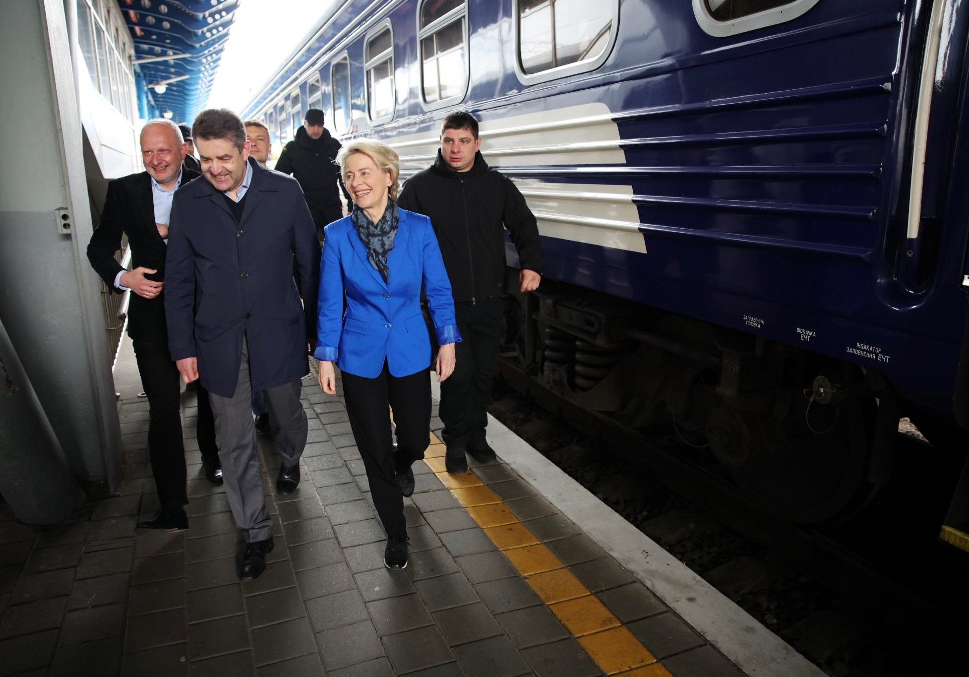 Ursula von der Leyen a ajuns la Kiev, unde marchează „Ziua Europei” alături de Volodimir Zelenski