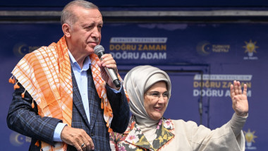 Recep Erdogan și soția sa, Emine, în campanie electorală.