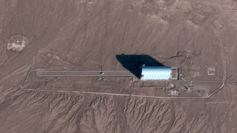 Hangar militar în mijlocul deșertului în China