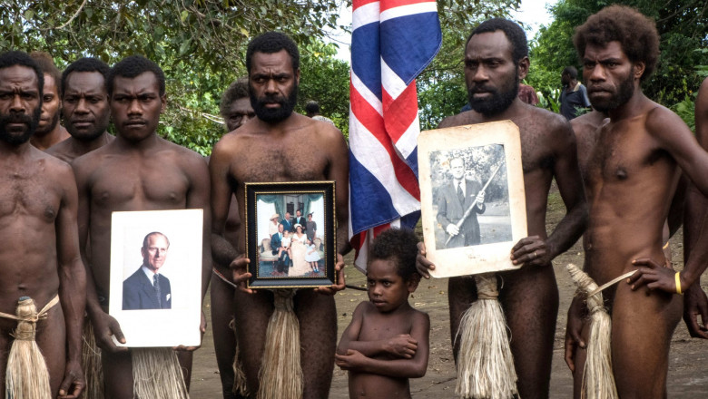 Membrii unui trib din Vanuatu care îl venerează pe Prințul Filip