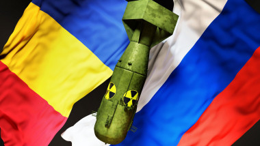 steagul României și steagrul Rusiei cu o bombă nucleară între ele