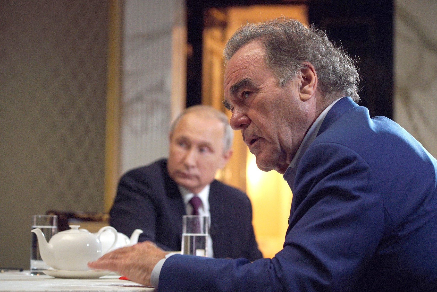 Oliver Stone a spus într-un interviu despre filmul său, Nuclear Now, că „Putin este un lider grozav pentru țara lui”