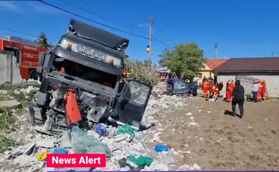 Accident grav în apropiere de Năvodari: Un bărbat și o femeie au murit în urma impactului dintre un TIR şi două autoturisme