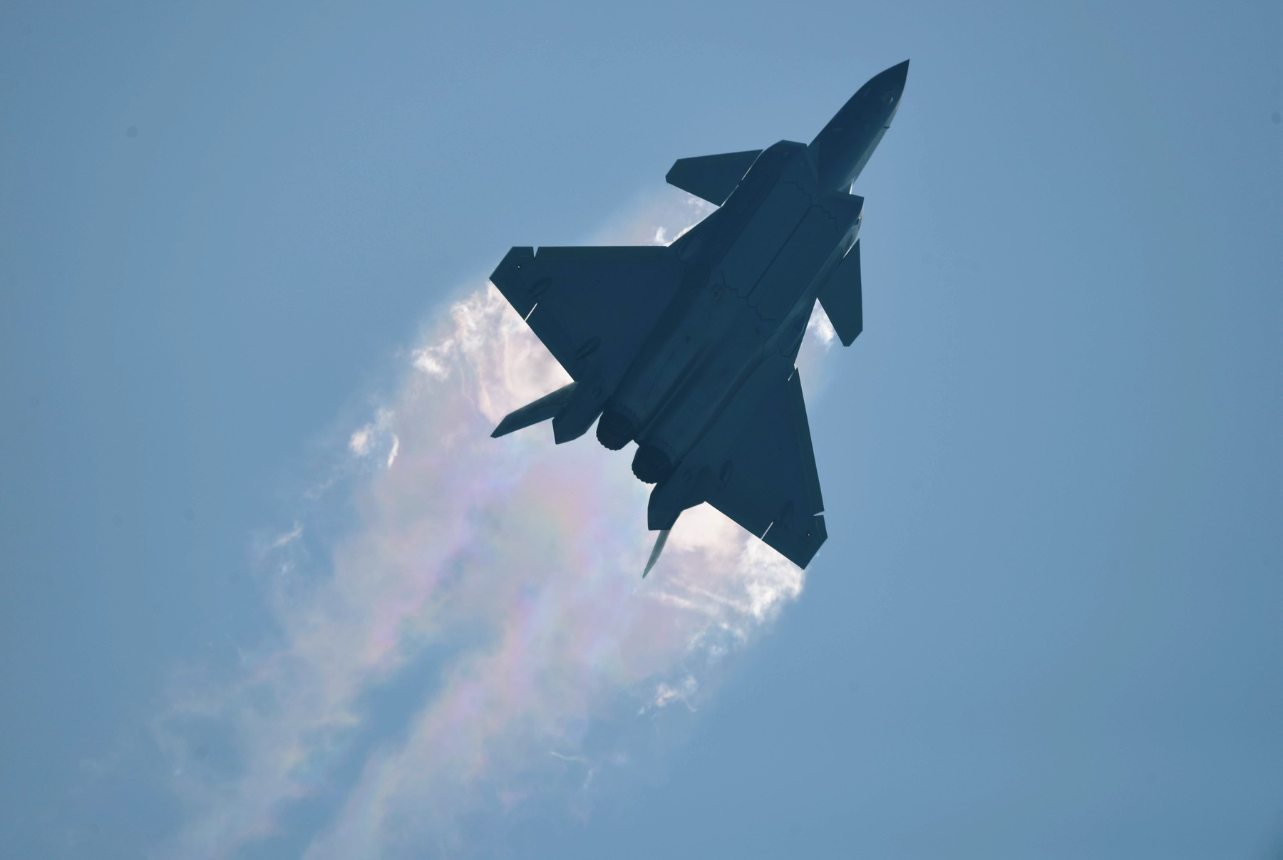 Povestea primului avion invizibil al Chinei: un „Nighthawk” doborât de sârbi, o ambasadă chineză bombardată și multe tehnologii furate