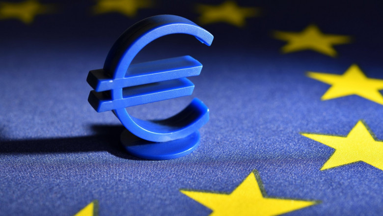 Euro sign on EU flag, EU Reconstruction Fund and EU aid, Eurozeichen auf EU-Fahne, EU-Wiederaufbaufonds und EU-Hilfen