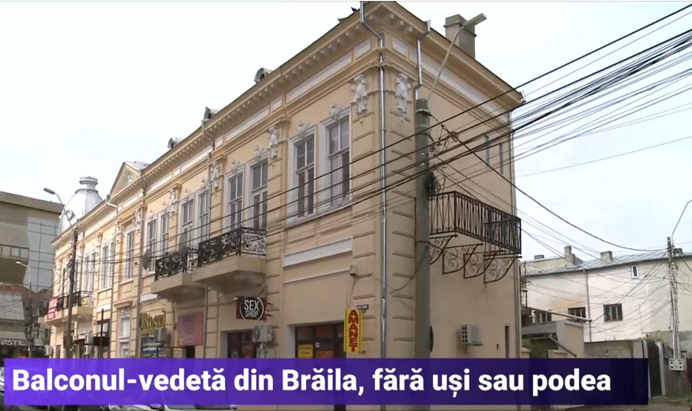 VIDEO Cum a ajuns un balcon din Brăila viral pe rețelele sociale: „Nu are niciun sens. Pe unde intri, pe unde ieși?”