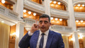 Conducerea Parlamentului ar vrea să închidă balcoanele sălii de ședință, acolo unde stau invitații, pe motiv că sunt prea mulți elevi care își fac selfiuri de acolo și pot cădea.