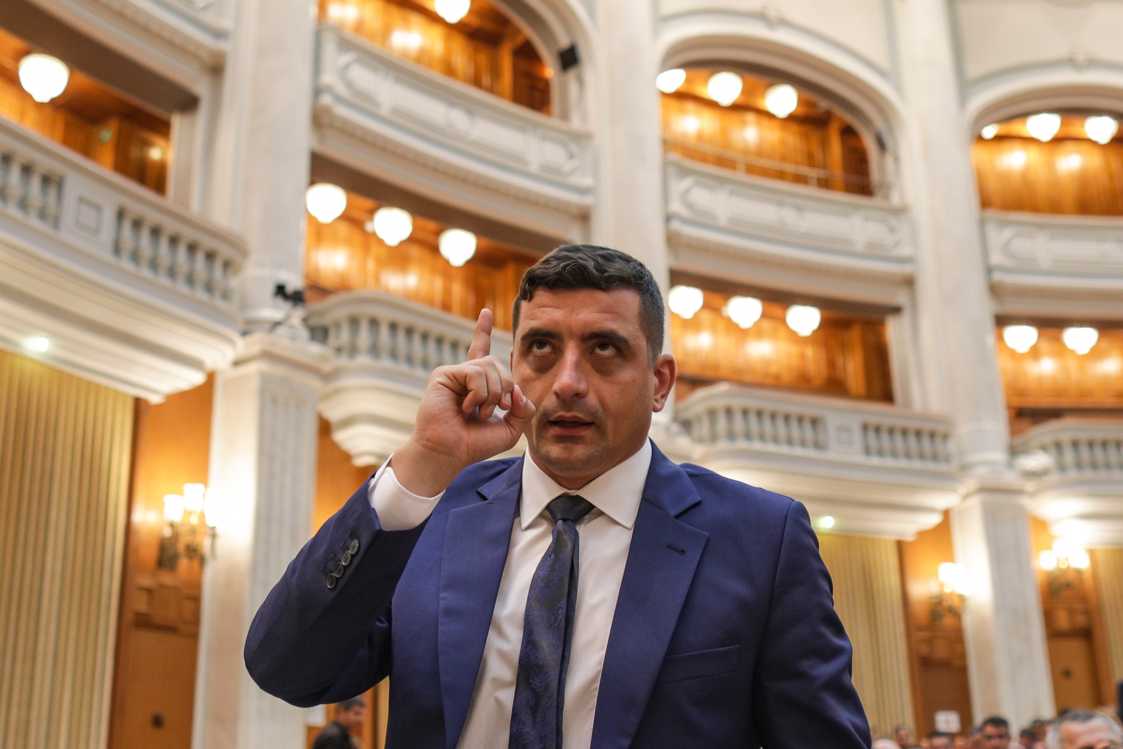 George Simion sare în apărarea Elenei Lasconi: „Mai au puţin şi o ard pe rug”