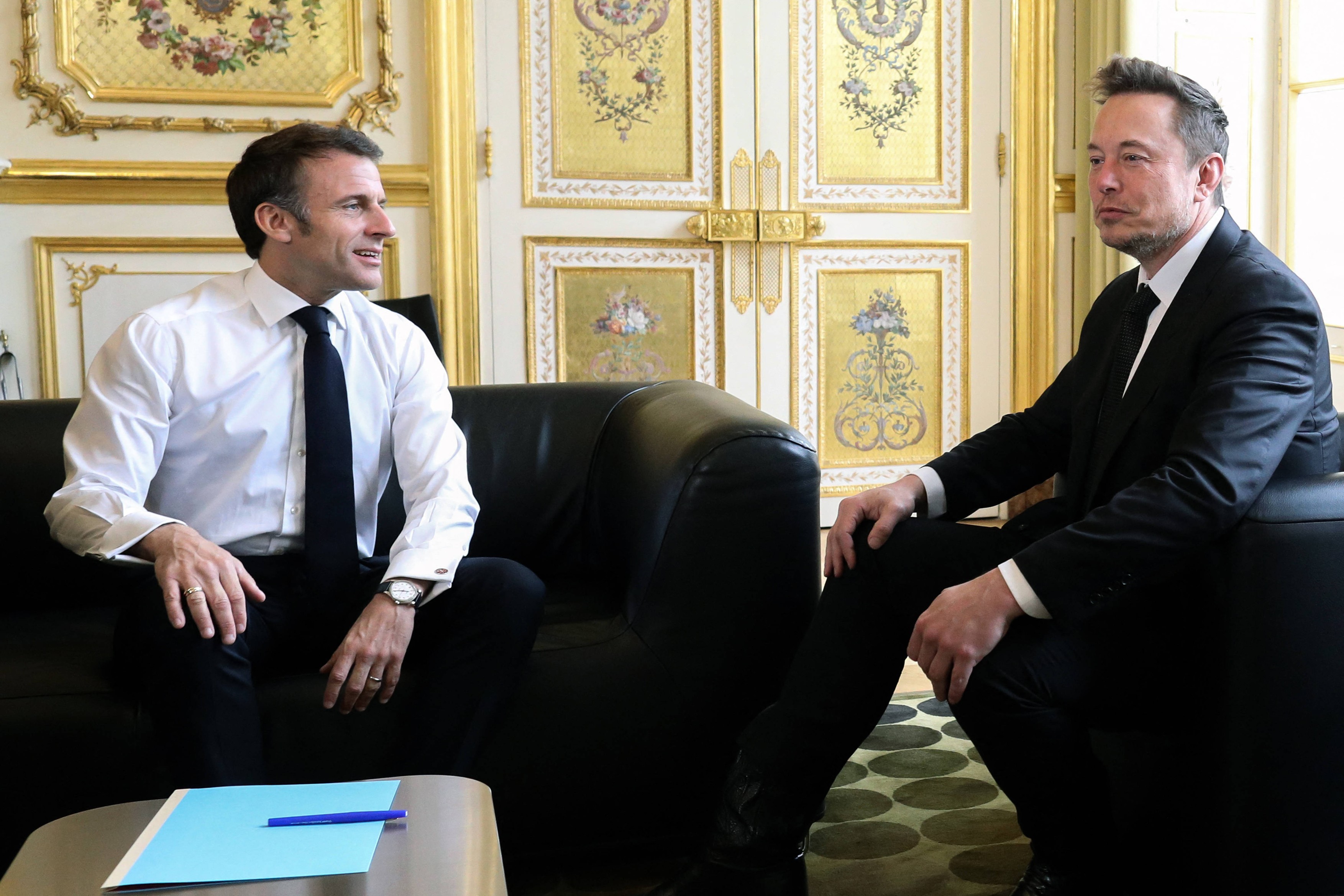 Emmanuel Macron l-a primit pe Elon Musk la Paris cu „covorul roșu”. Ce își dorește liderul francez să obțină de la miliardar