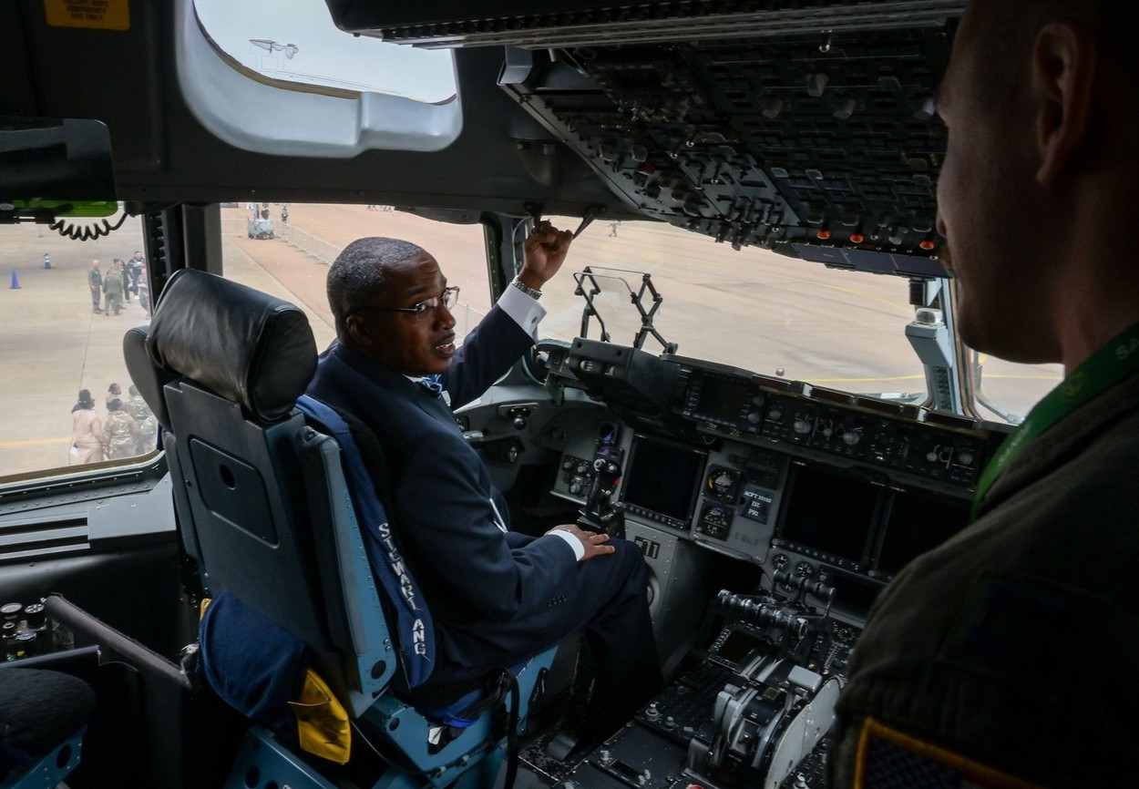 Ambasadorul SUA în Africa de Sud a fost chemat să dea explicații. Diplomatul a acuzat această țară că înarmează Rusia