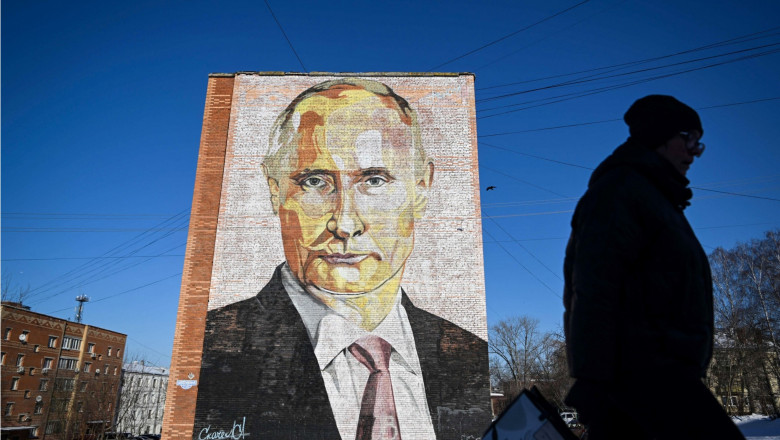Portret al lui Putin desenat pe peretele unei clădiri din Rusia