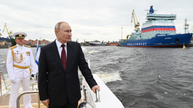 Putin participă la inaugurarea unui vas nou