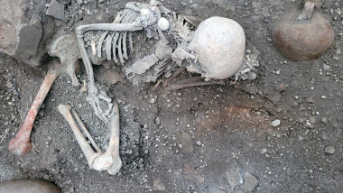 schelete descoperite în pompei