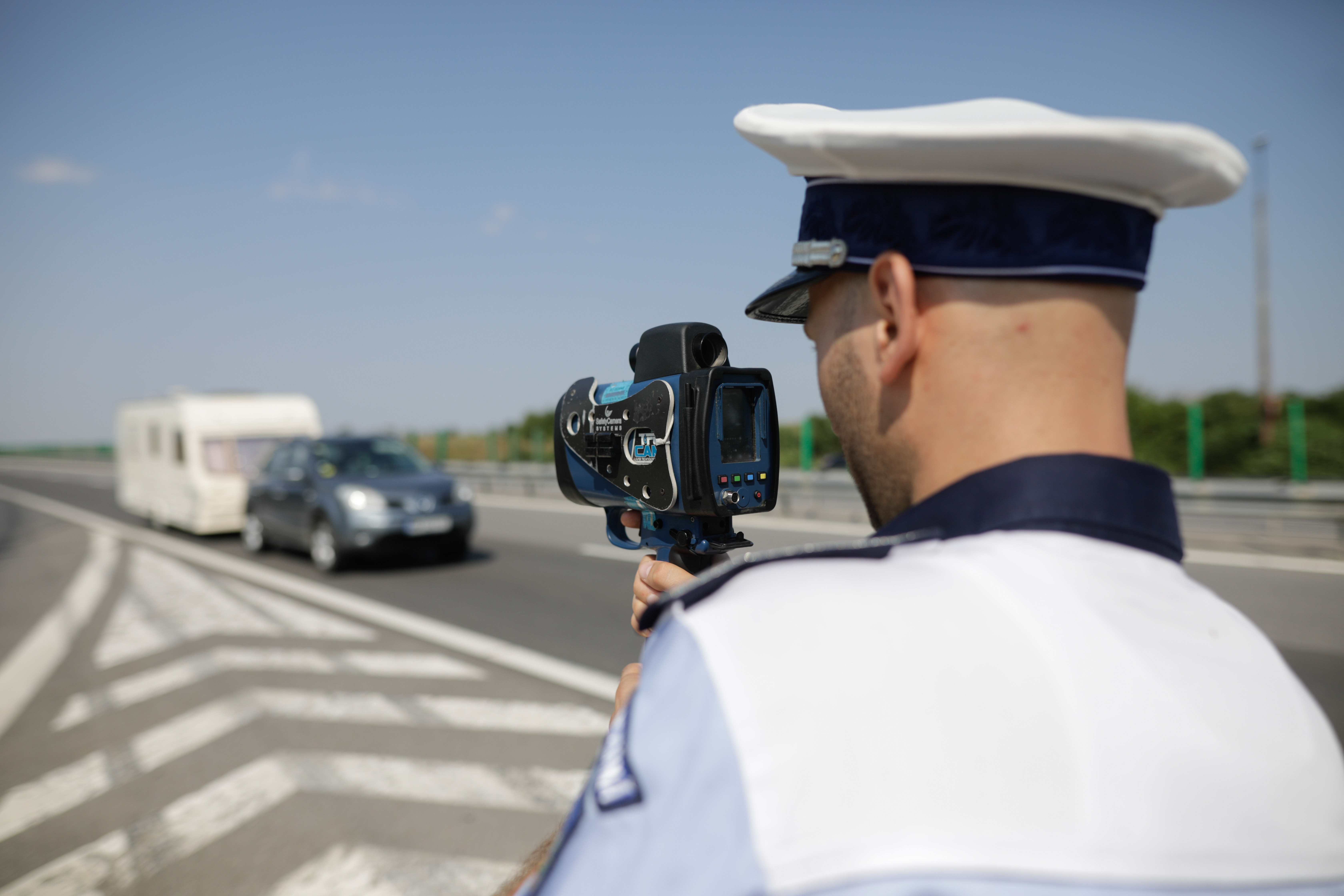 Un băiat de 18 ani a fost prins mergând cu 207 kilometri la oră pe autostrada A3. Avea permis de trei săptămâni