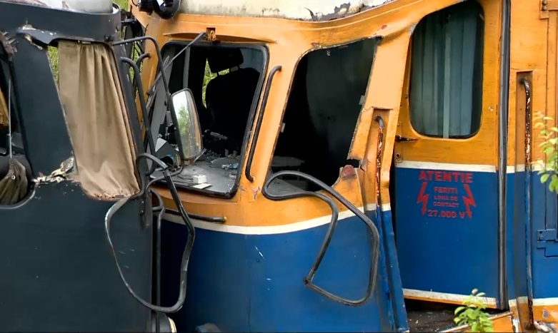 Două locomotive s-au ciocnit puternic pe ruta Videle-Giurgiu, un mecanic beat "a ratat" stația. Imagini de la locul accidentului
