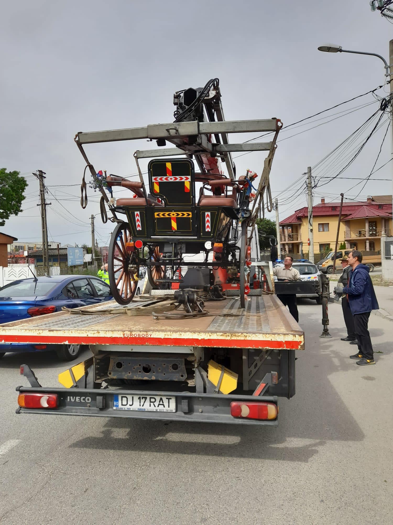 Două trăsuri pregătite de nuntă au fost ridicate de polițiștii locali din Craiova. Ce amendă au primit proprietarii