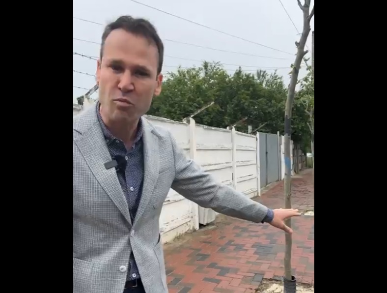 Robert Negoiță acuză un nou sabotaj: Oameni răi, ticăloşi, au pus o soluţie la rădăcina copacilor. Am făcut plângere