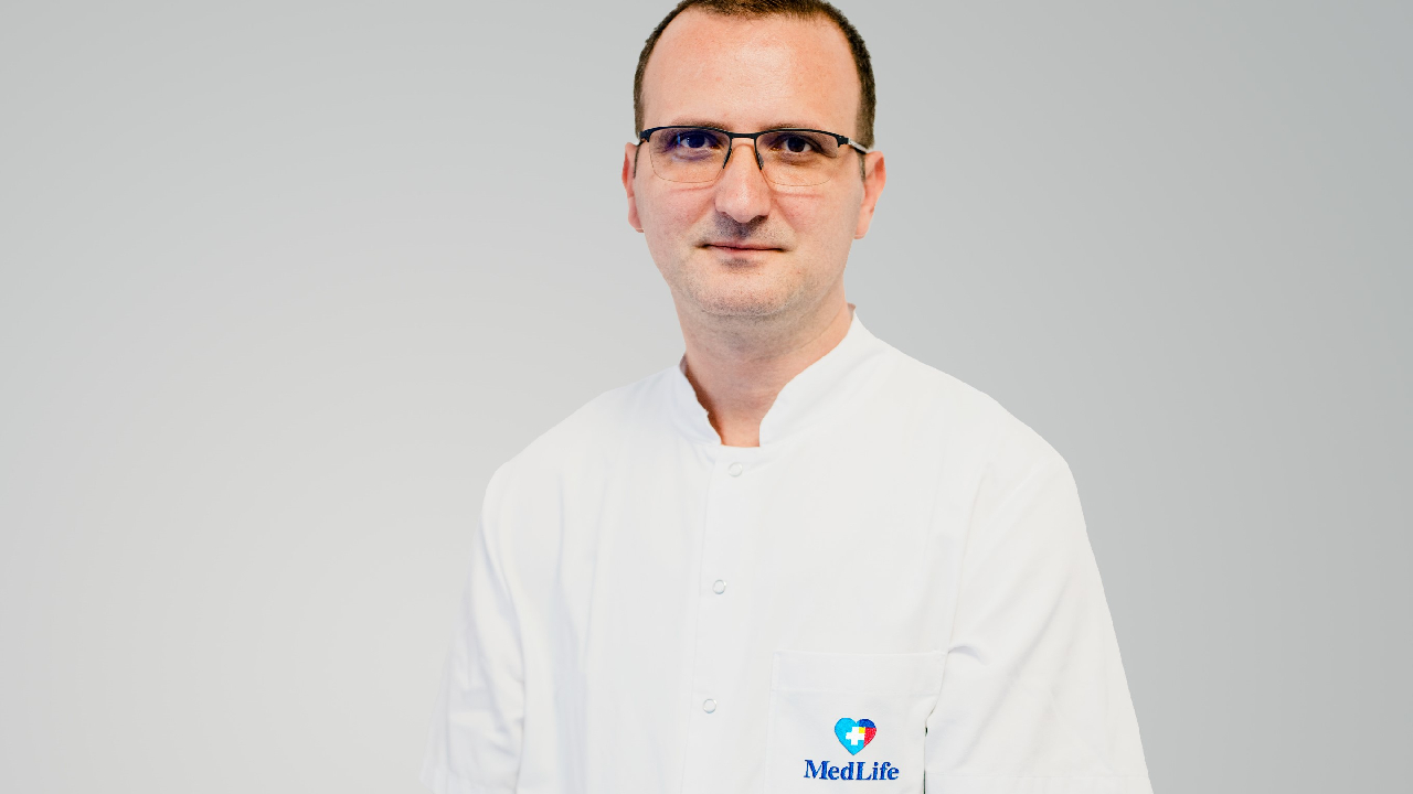 Dr. Sorin Coteț, șeful secției de Dermatologie MedLife Brașov: „E important cum comunici cu pacientul, el simte imediat”