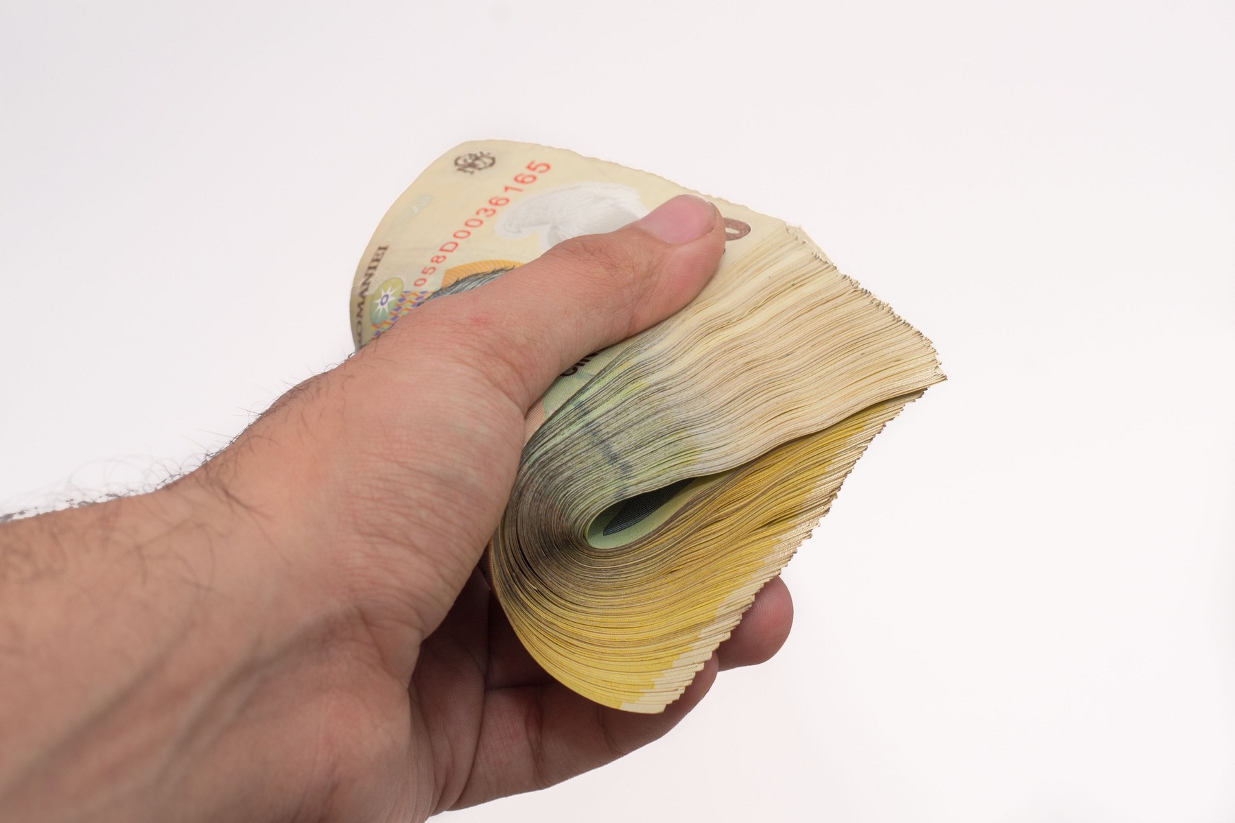 Un om de afaceri din Argeș este cercetat pentru că a vândut la negru zeci de mașini second-hand. Prejudiciu de 1,5 milioane de lei