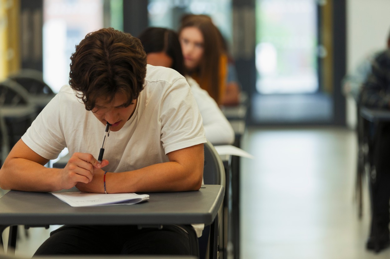 Sesiunea specială a Bacalaureatului 2023. Elevii olimpici dau proba scrisă la Limba şi literatura română