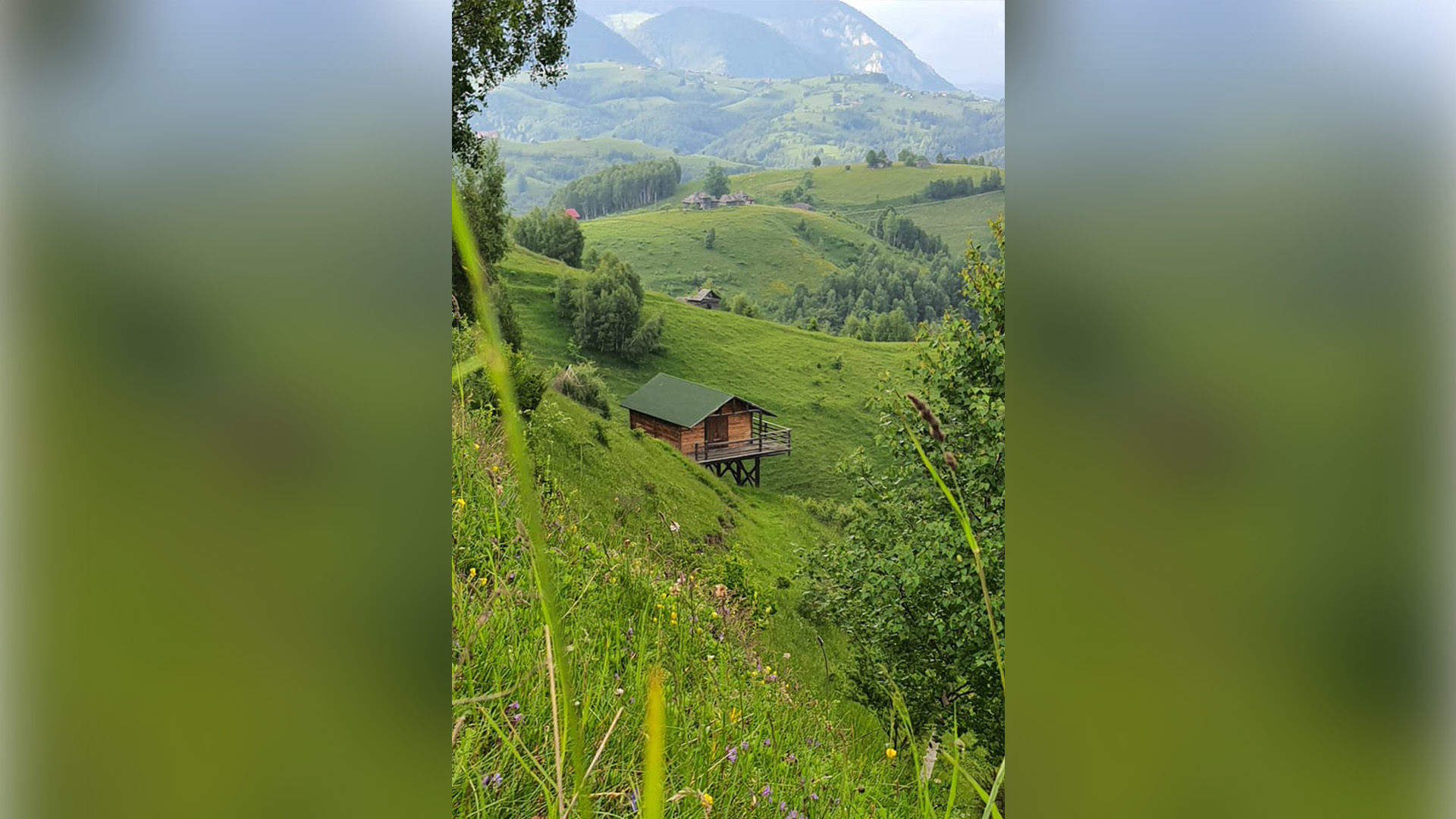 Comuna din România devenită celebră cu ajutorul unei fotografii virale. Turiștii sunt fascinați: "Am găsit locul unde vreau să trăiesc"