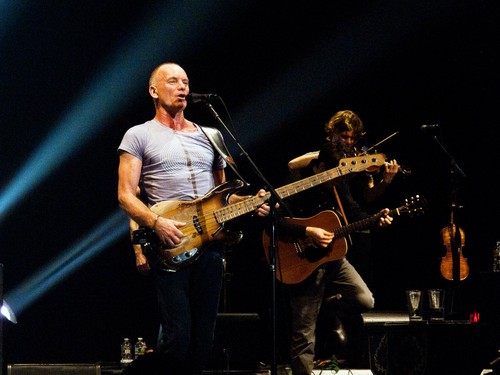 Sting avertizează asupra unei „lupte” între artişti şi inteligenţa artificială: „Nu putem lăsa maşinile să preia controlul”
